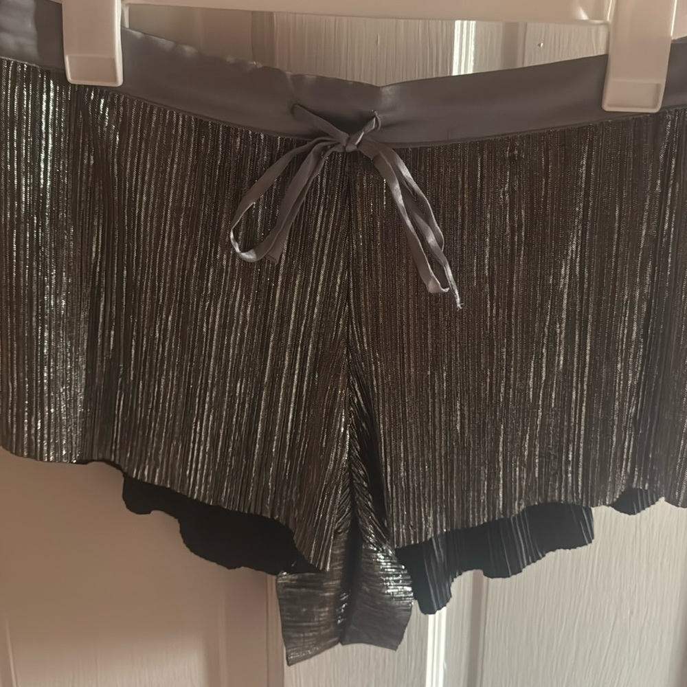 VS| Silver Metallic Shine Pleated Pajama Lounge Short​s - Picture 5 of 10